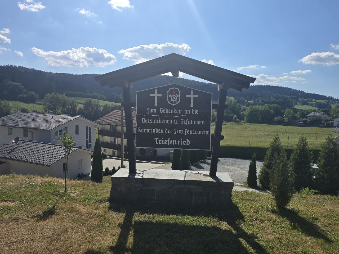 Gedenktafel für die verstorbenen und gefallenen Kameraden der Freiwilligen Feuerwehr Triefenried